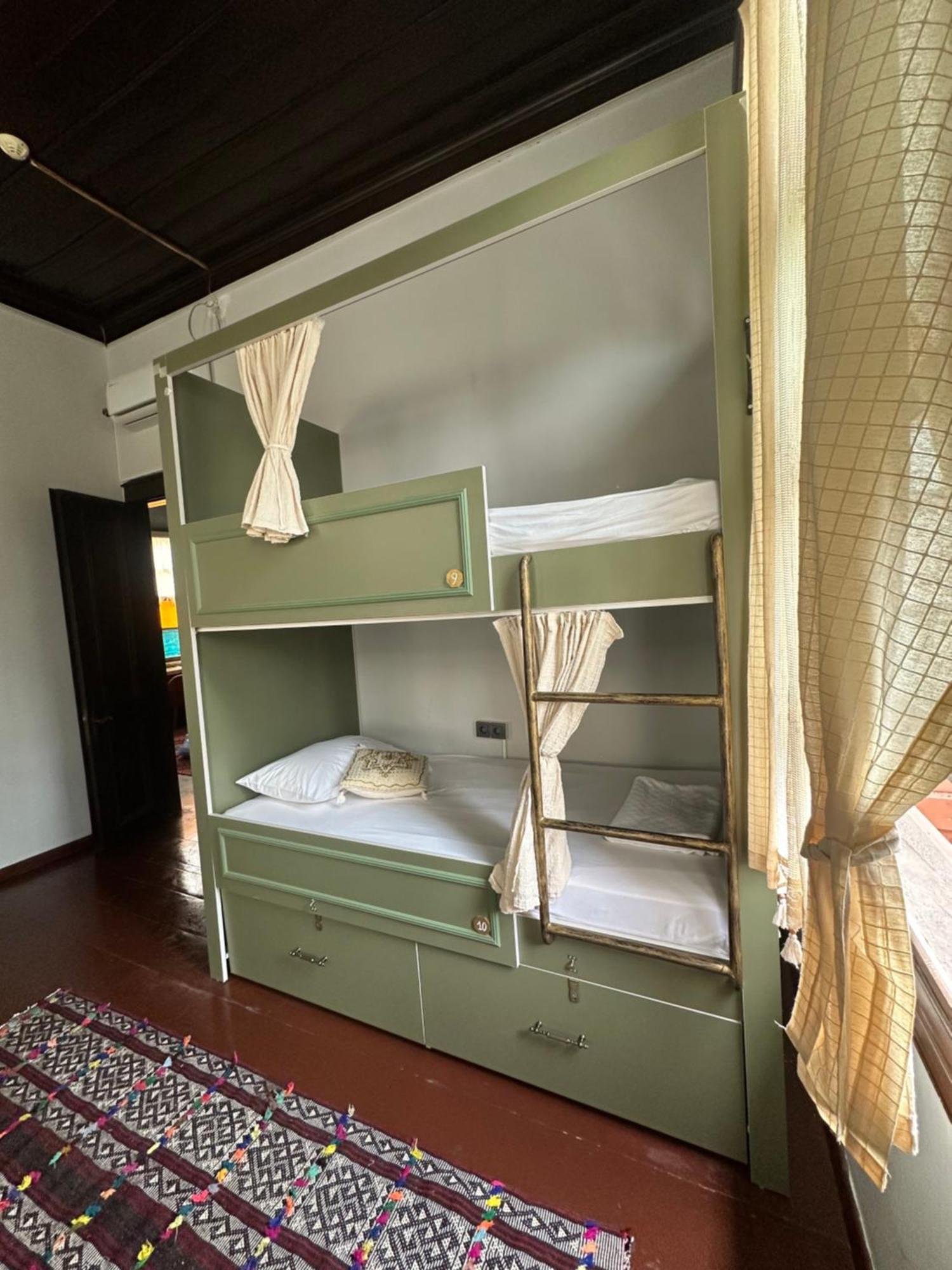 Lords Hostel & Pub أنطاليا المظهر الخارجي الصورة