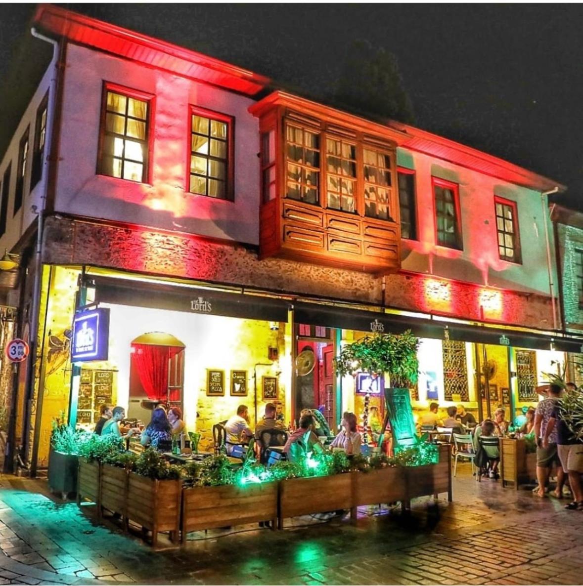 Lords Hostel & Pub أنطاليا المظهر الخارجي الصورة