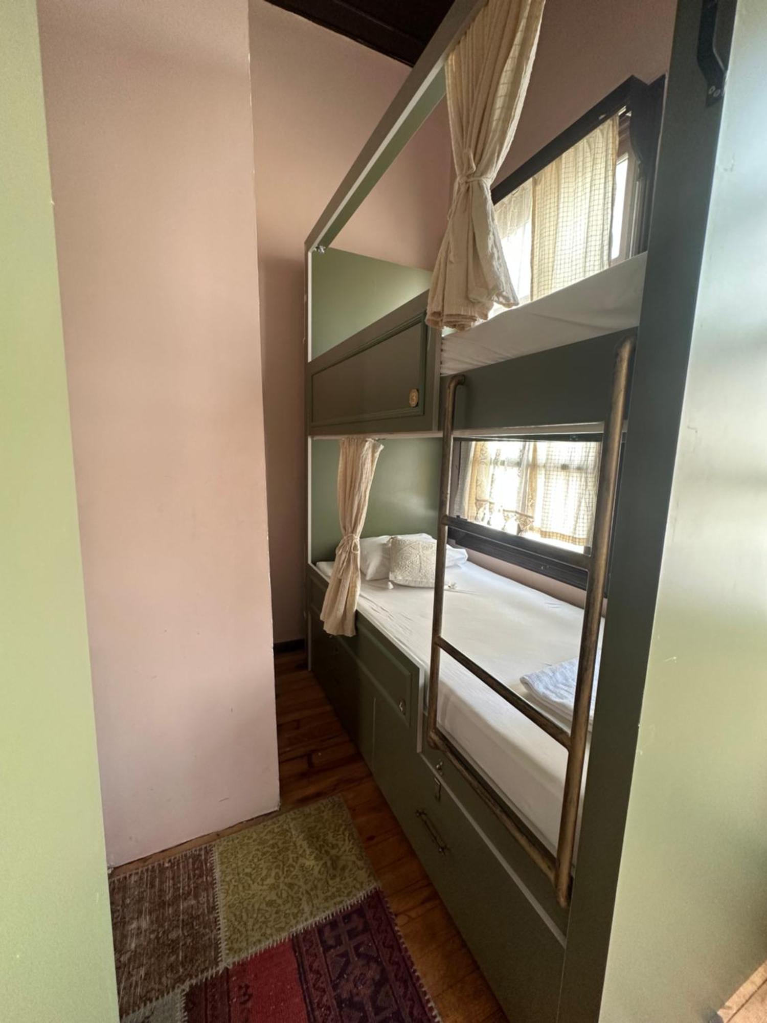 Lords Hostel & Pub أنطاليا المظهر الخارجي الصورة